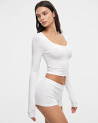 Conjunto de camiseta henley y short en algodón elástico