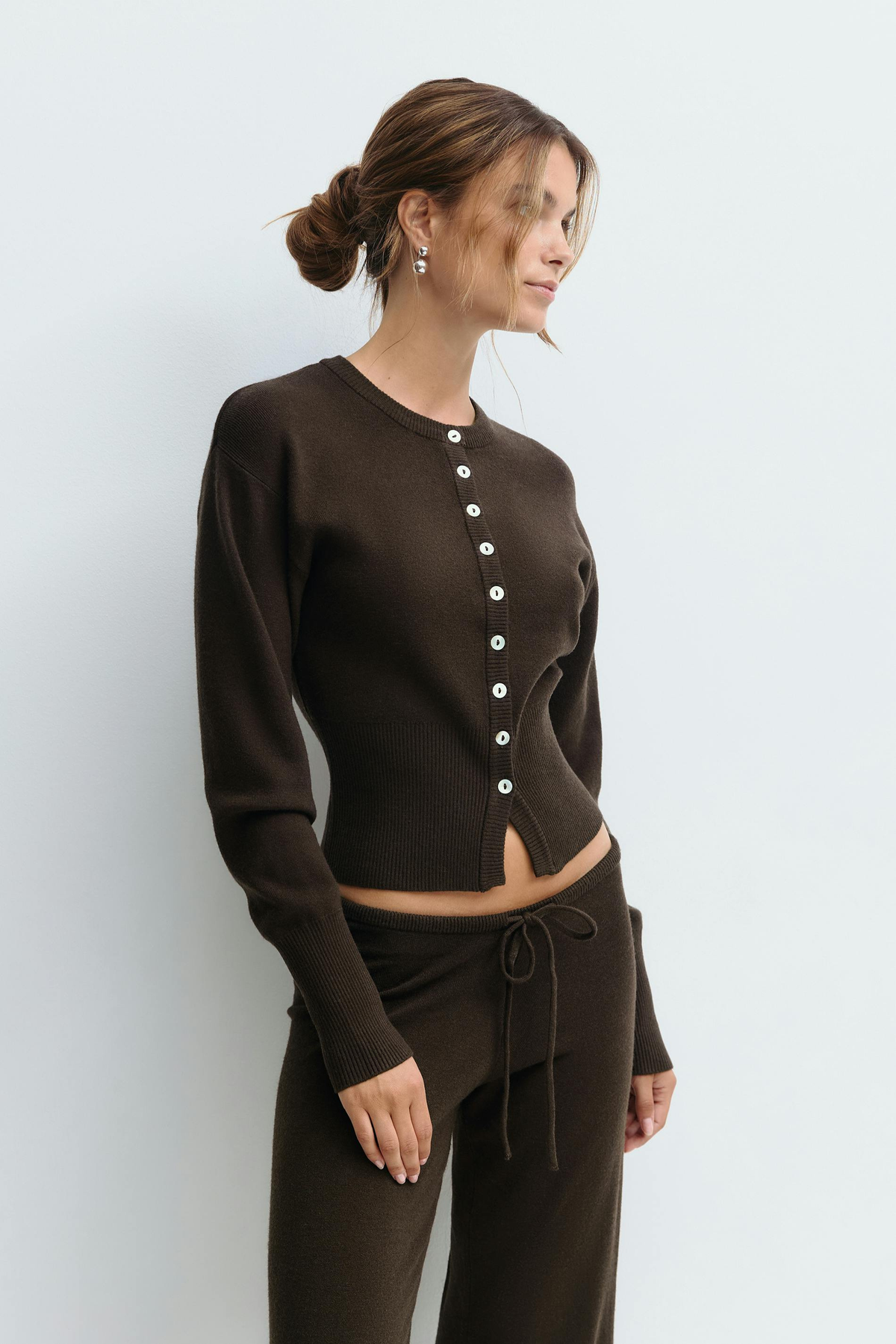 Conjunto de punto con top corto y pantalón de tiro alto