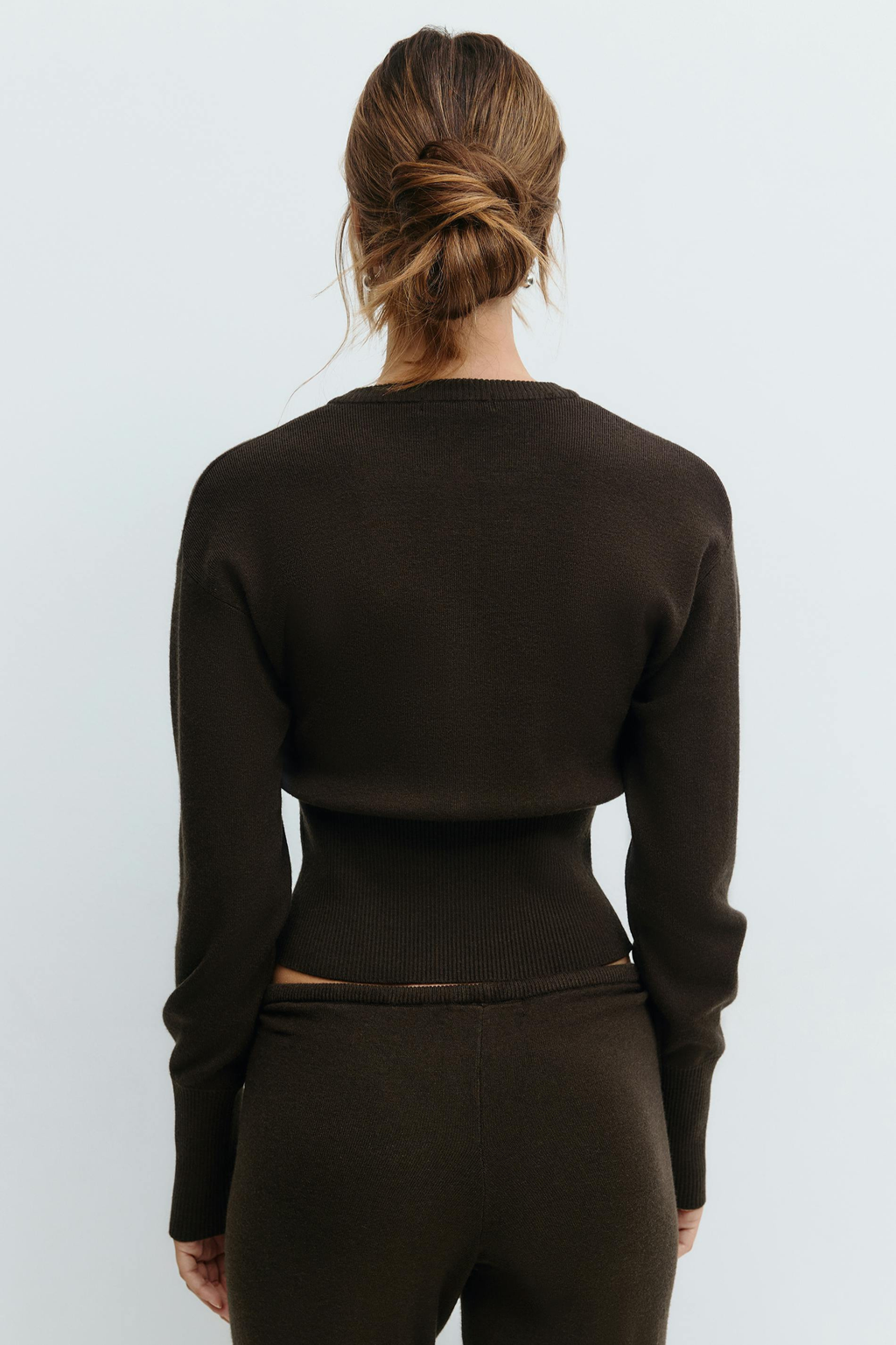 Conjunto de punto con top corto y pantalón de tiro alto