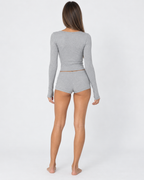 Conjunto de canalé con camiseta henley y short