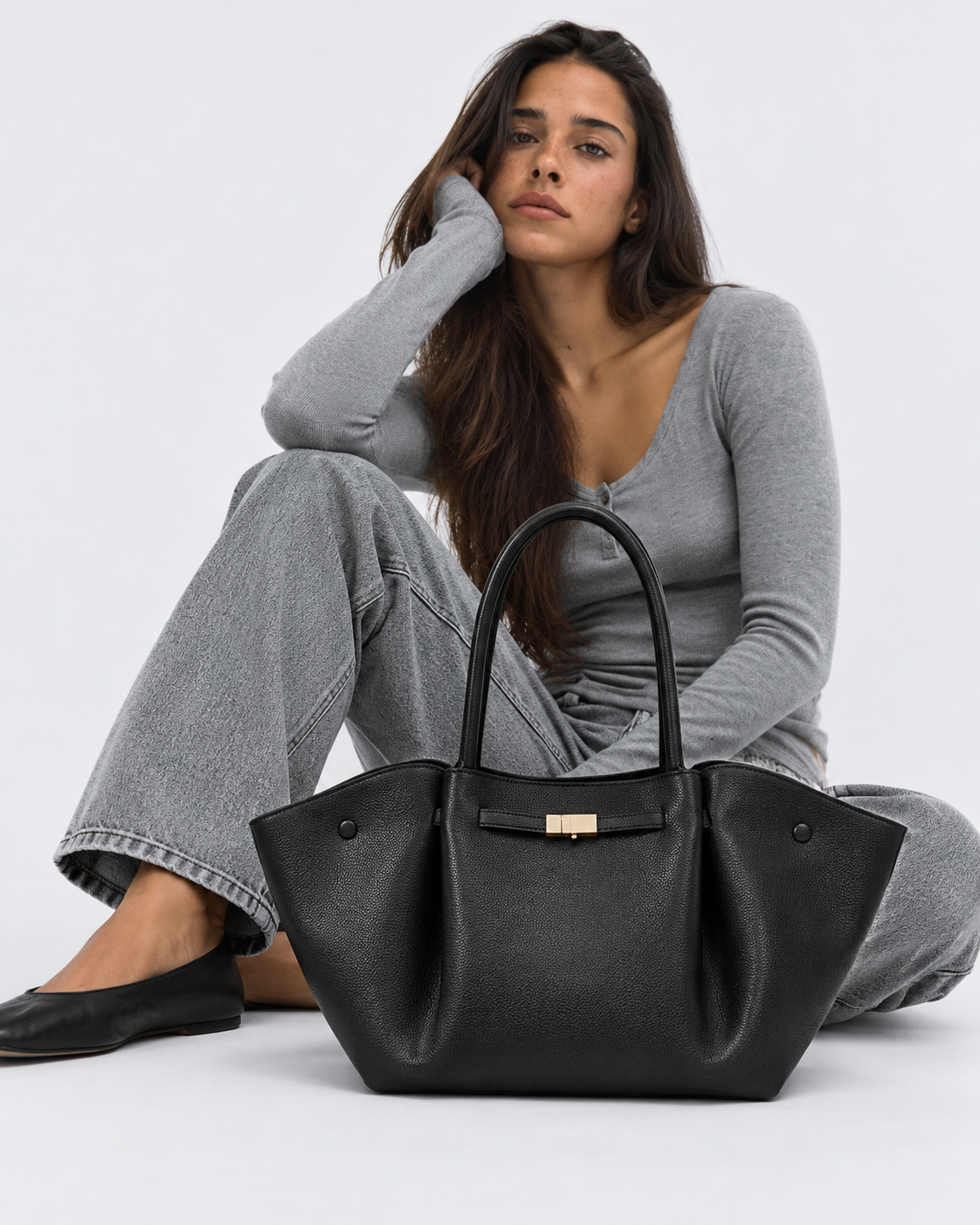 Bolso shopper con laterales plegados