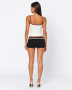 Conjunto de lunares con camisola y minifalda fruncida