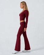 Conjunto con top de nudo frontal y pantalón de campana
