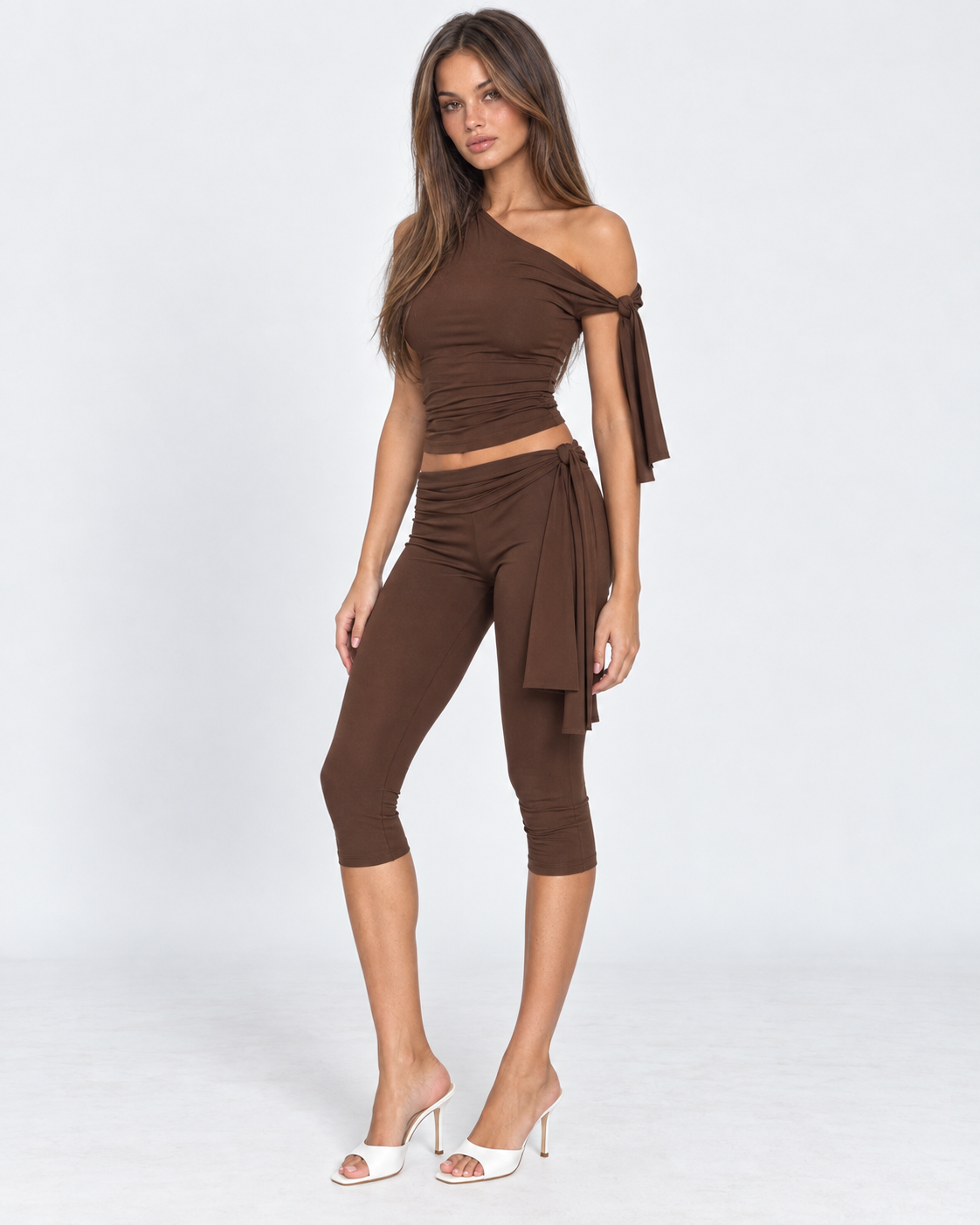 Conjunto de un hombro con pantalón capri