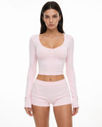 Conjunto de camiseta henley y short en algodón elástico