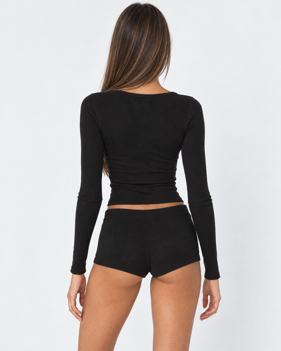 Conjunto de canalé con camiseta henley y short