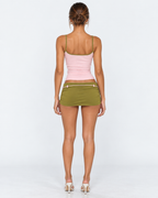 Conjunto de camisola y minifalda fruncida con ribete en contraste