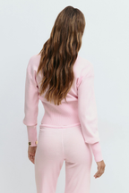 Conjunto de punto con top corto y pantalón de tiro alto