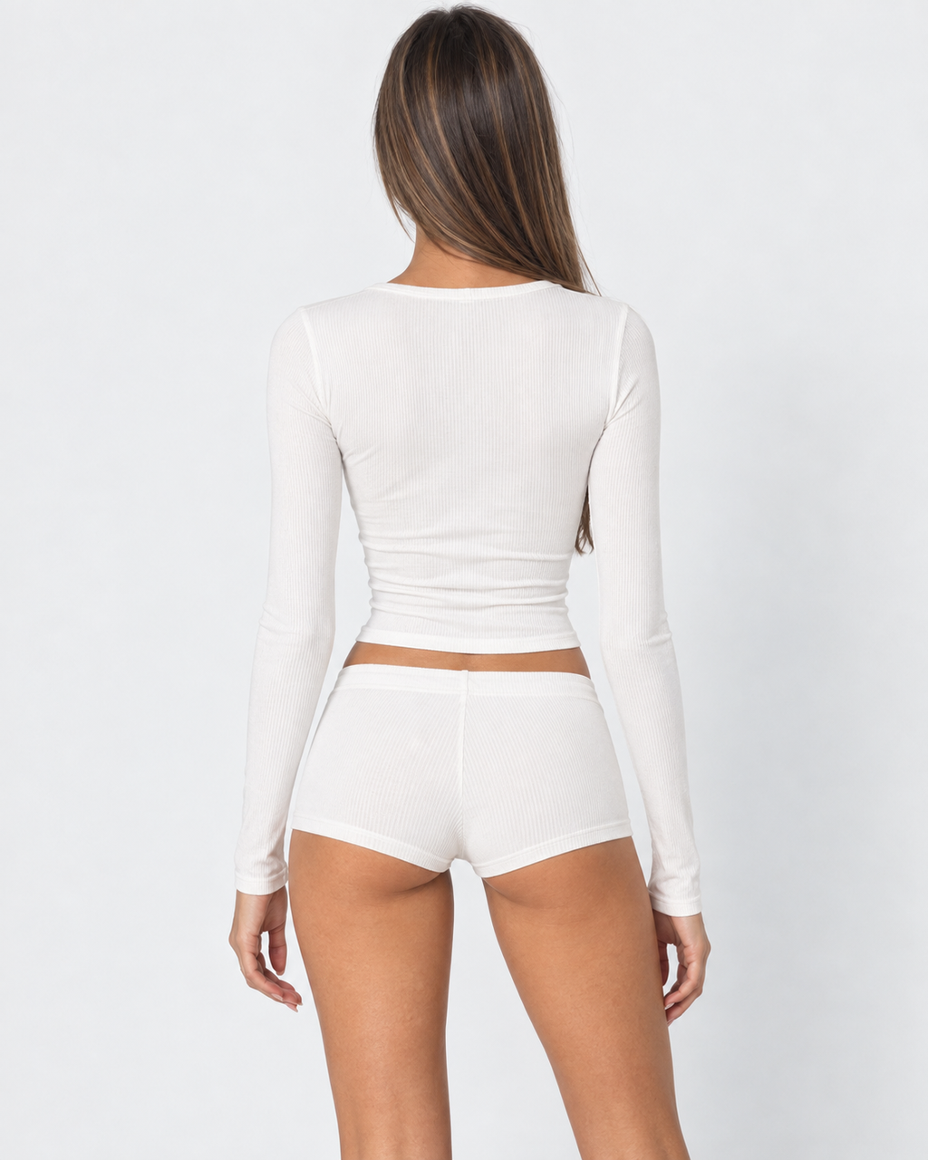 Conjunto de canalé con camiseta henley y short
