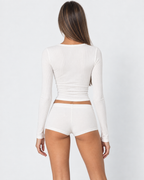 Conjunto de canalé con camiseta henley y short