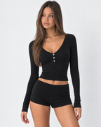 Conjunto de canalé con camiseta henley y short
