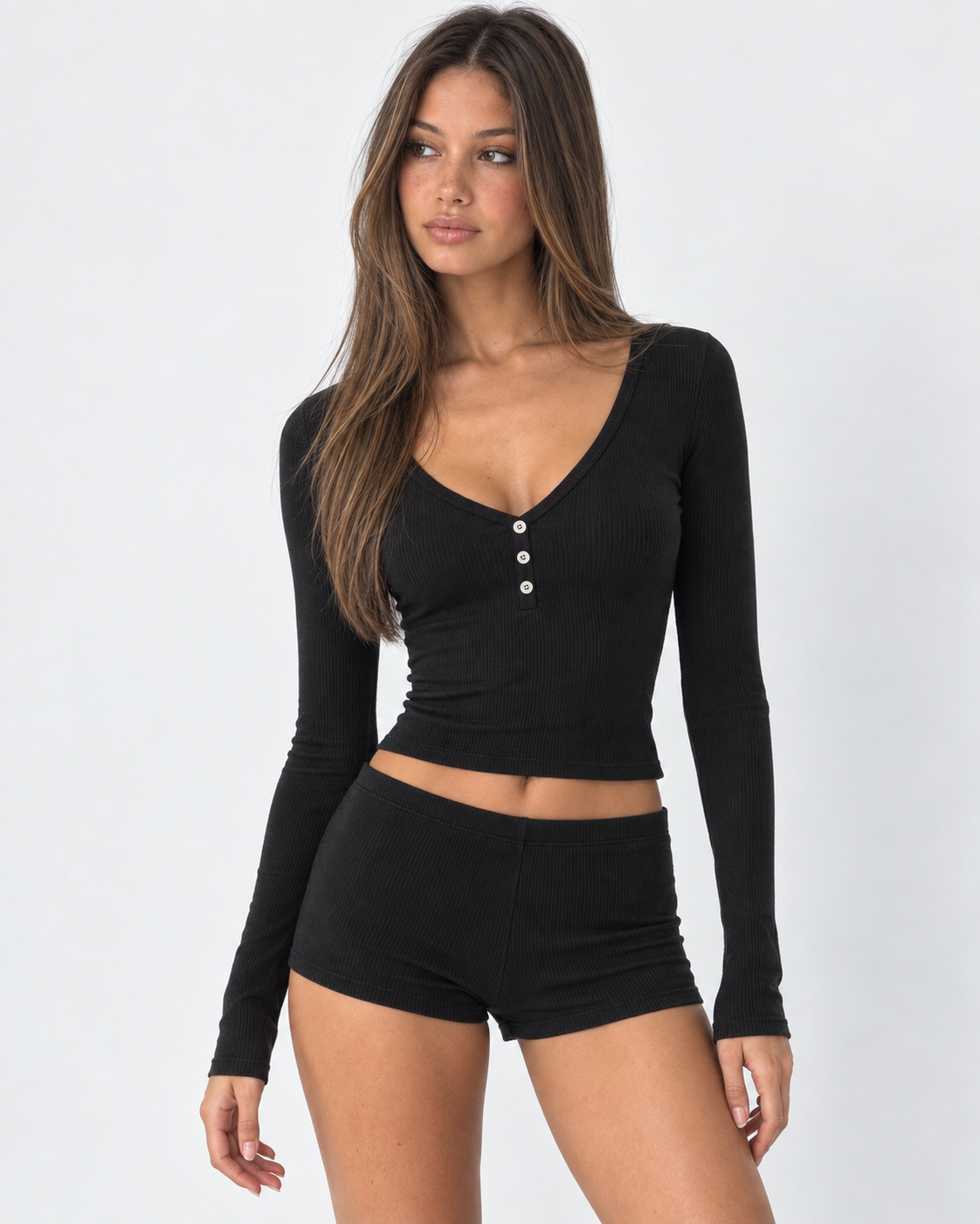 Conjunto de canalé con camiseta henley y short