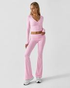 Conjunto con top de nudo frontal y pantalón de campana