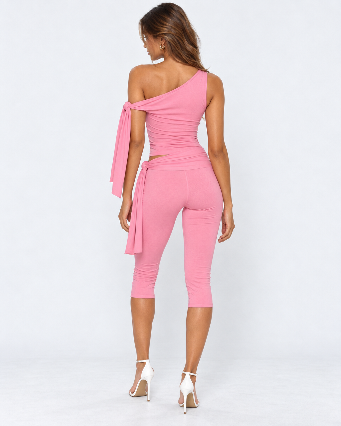 Conjunto de un hombro con pantalón capri