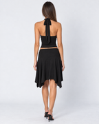 Conjunto de top halter con encaje y falda midi asimétrica