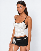 Conjunto de lunares con camisola y minifalda fruncida