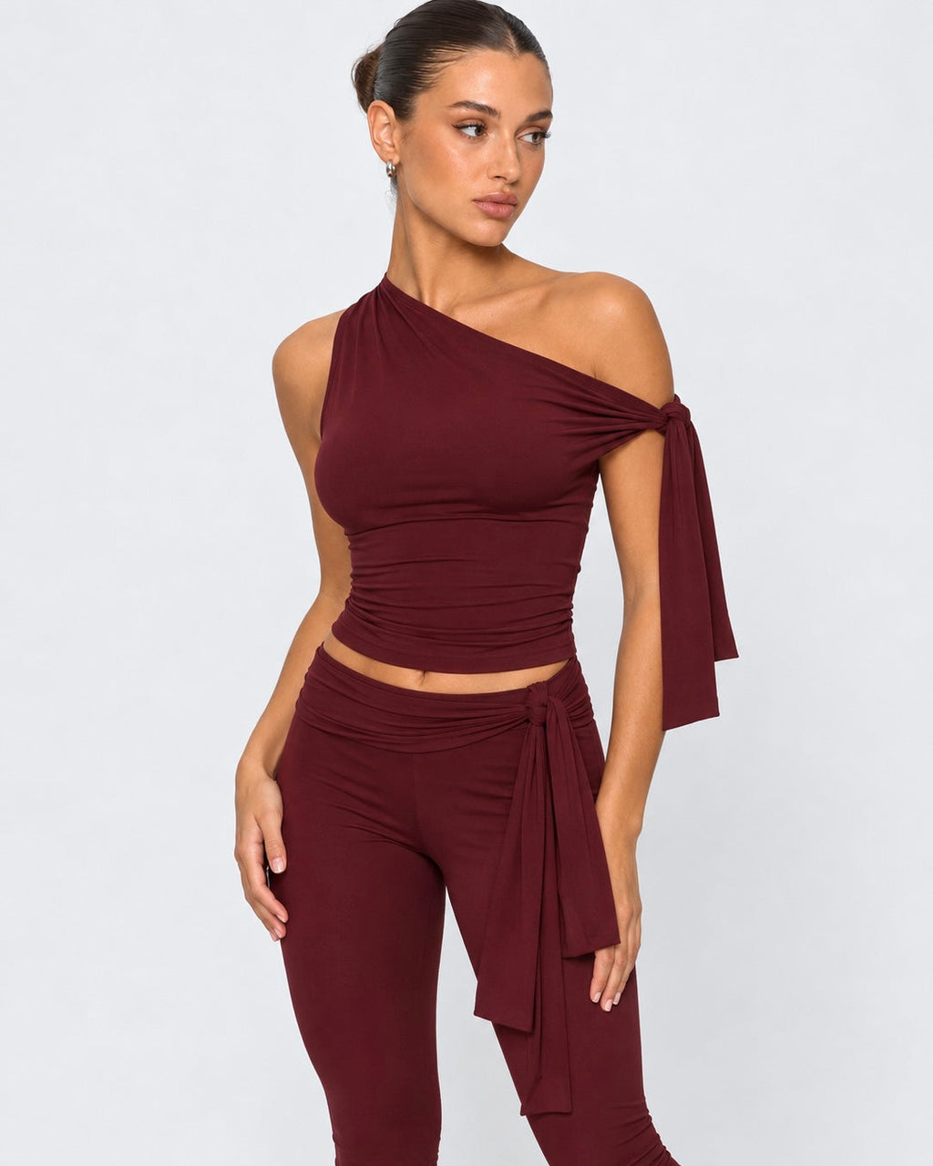 Conjunto de un hombro con pantalón capri
