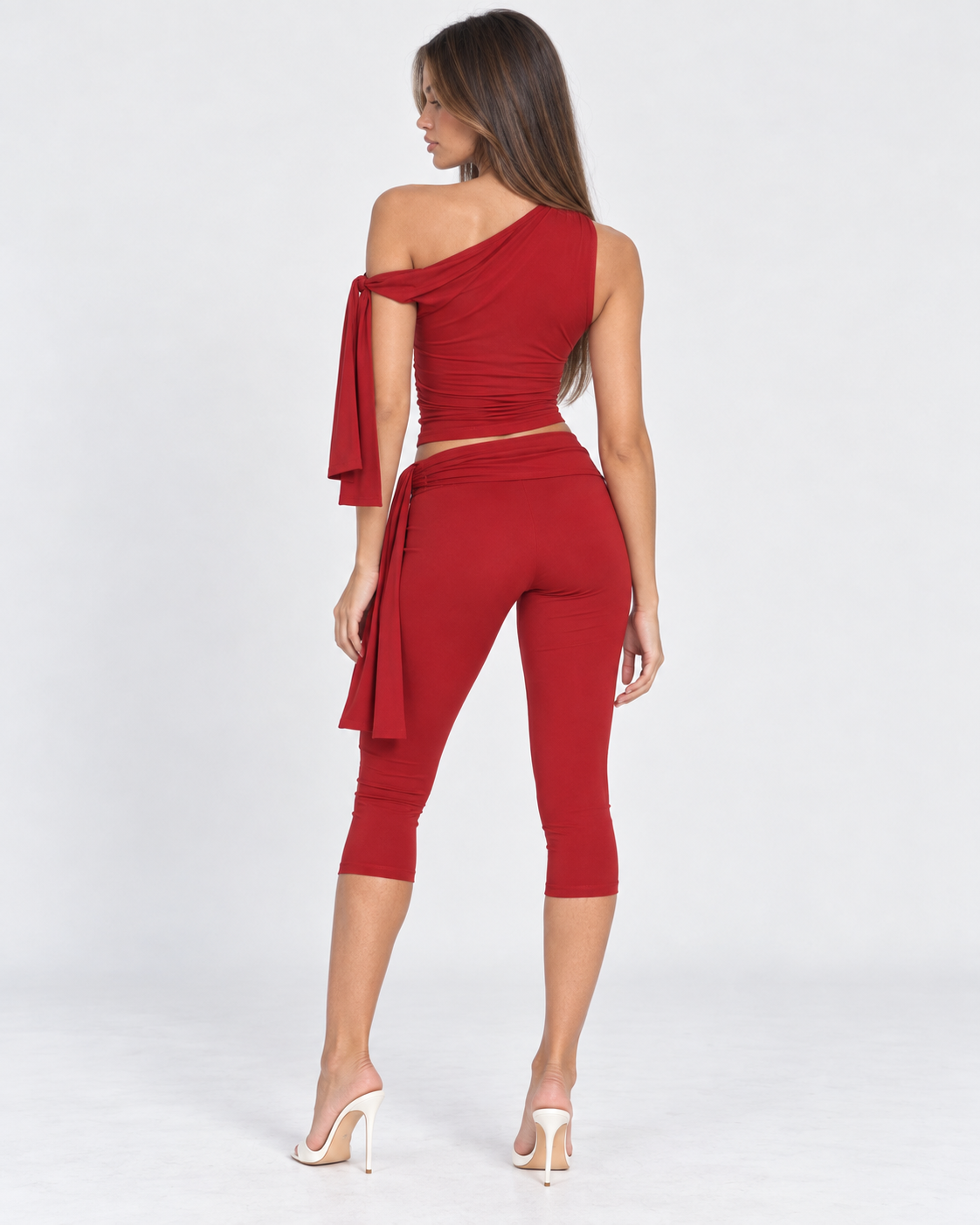 Conjunto de un hombro con pantalón capri