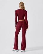Conjunto con top de nudo frontal y pantalón de campana