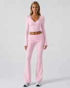 Conjunto con top de nudo frontal y pantalón de campana