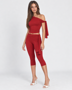 Conjunto de un hombro con pantalón capri