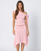 Conjunto asimétrico con top de un hombro y falda midi