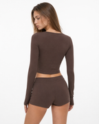 Conjunto de camiseta henley y short en algodón elástico
