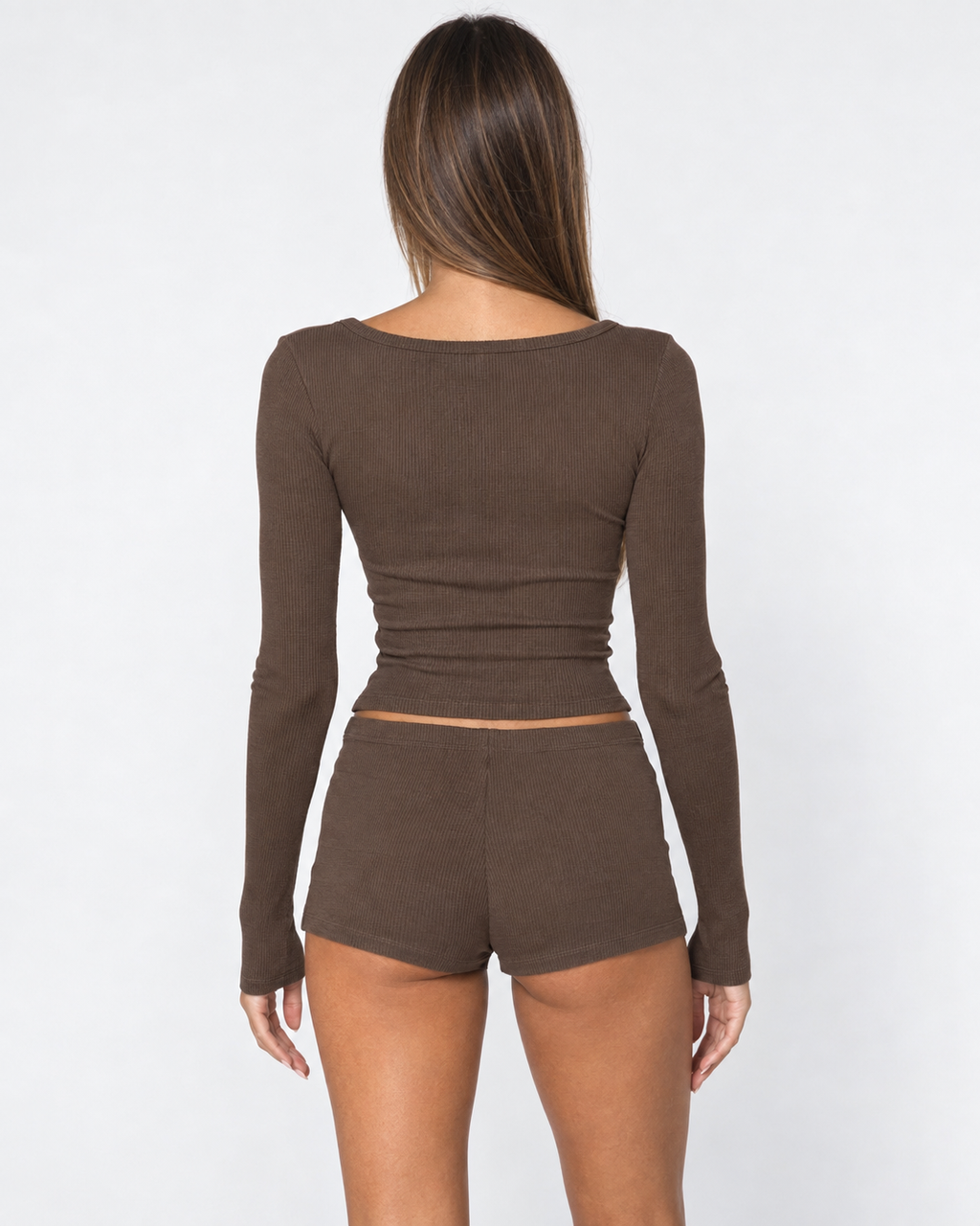 Conjunto de canalé con camiseta henley y short