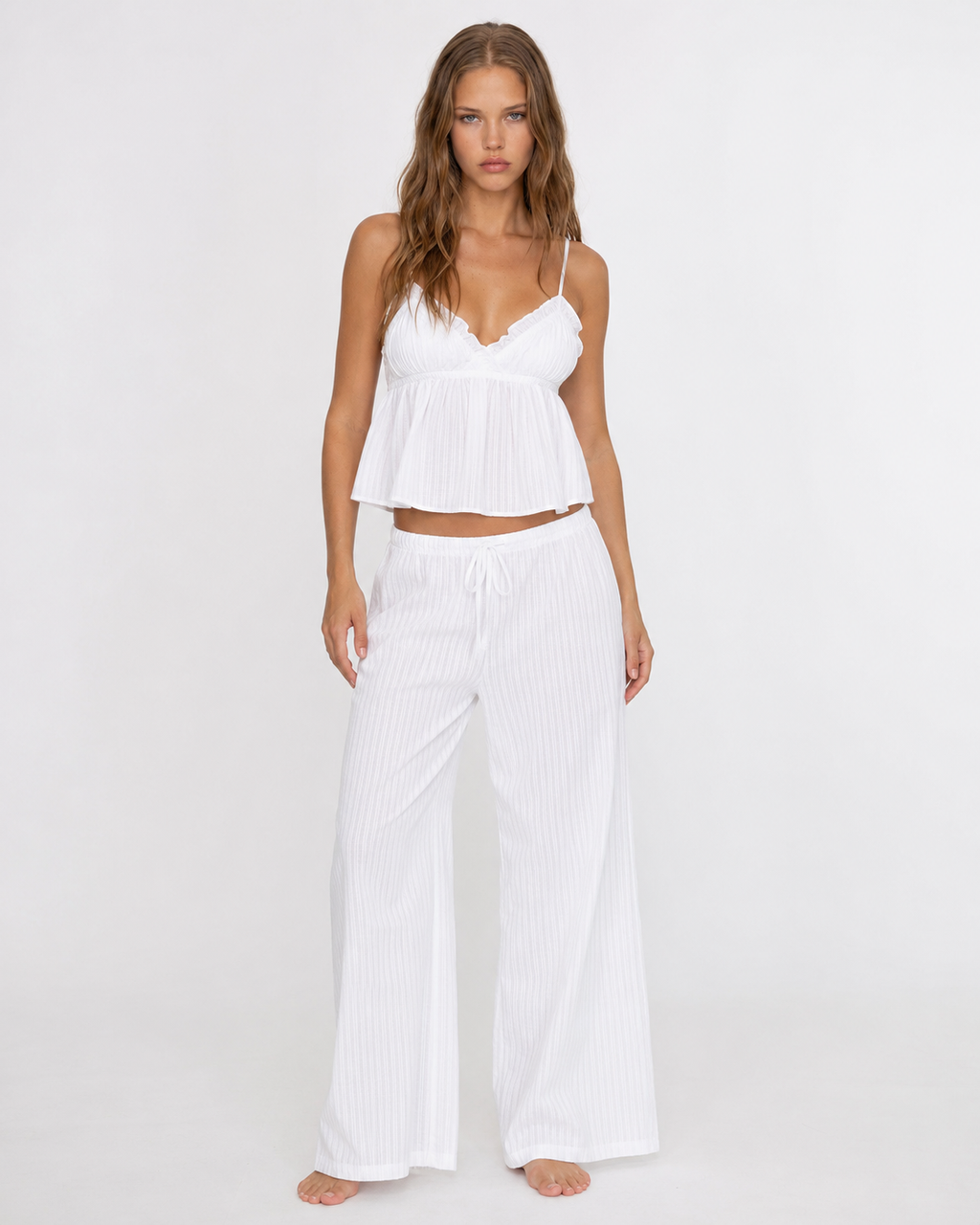 Conjunto de camisola con volante y pantalón ancho