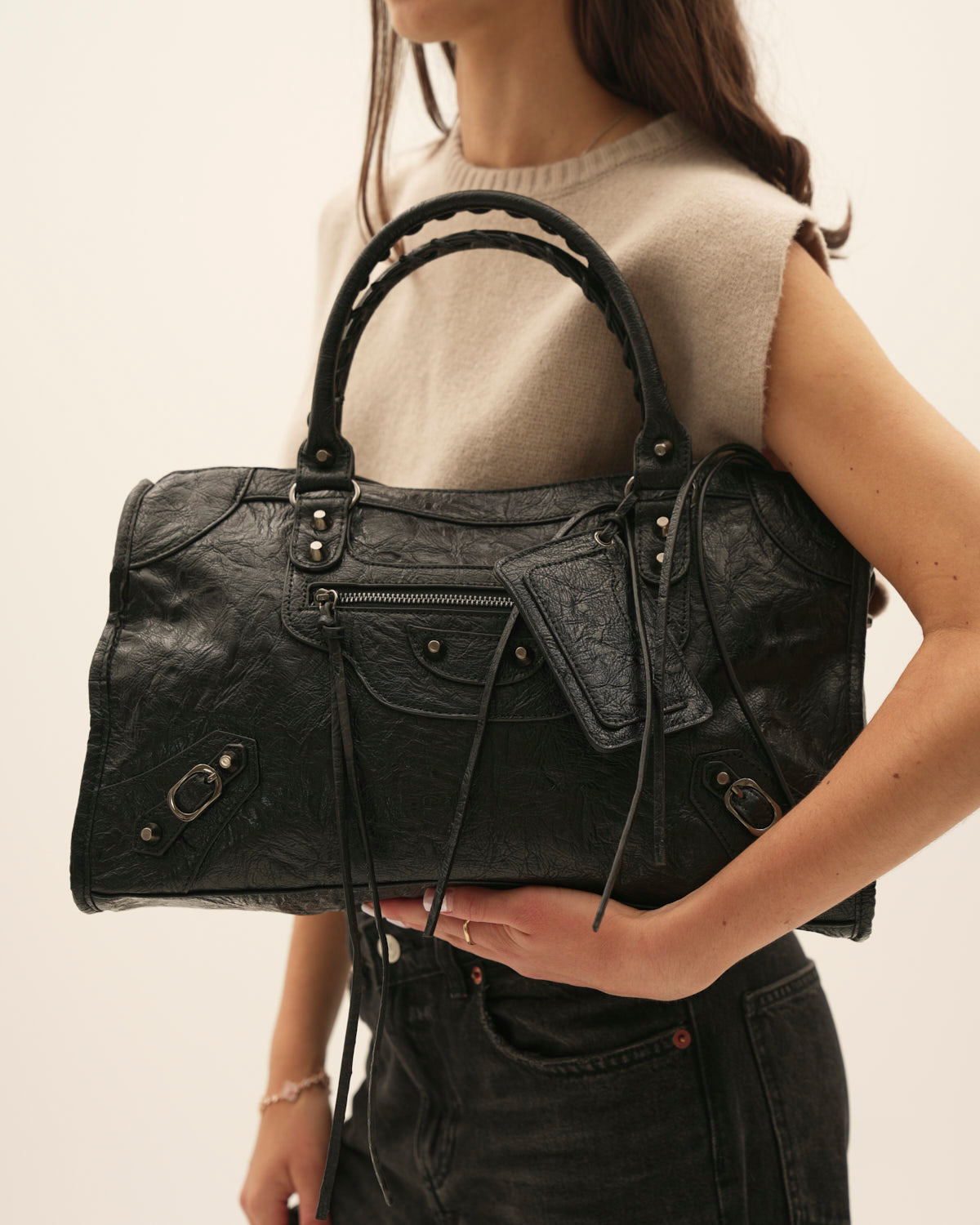 Bolso de piel grande con asa larga