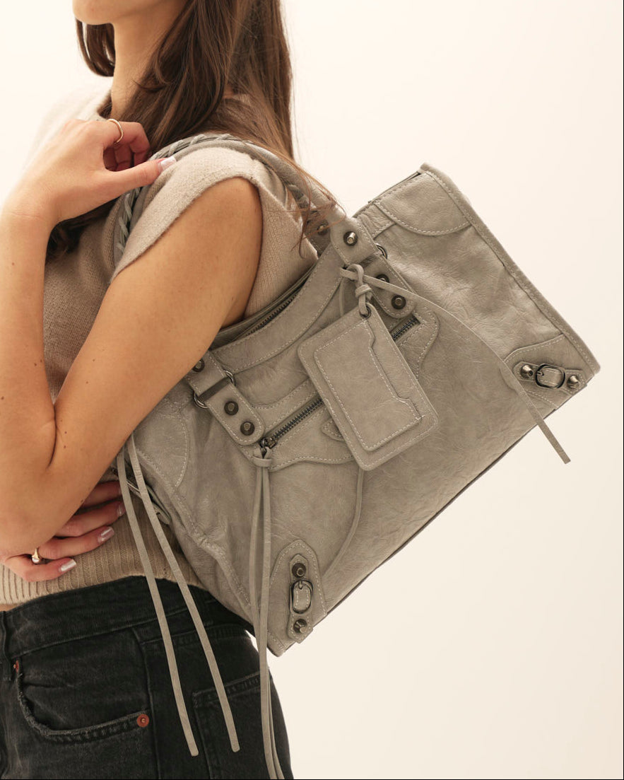 Bolso de piel mediano con asa larga