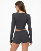 Conjunto de camiseta henley y short en algodón elástico