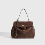 Bolso de piel y ante con herrajes dorados