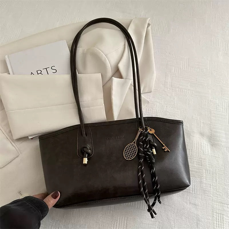 Bolso estructurado con asas largas
