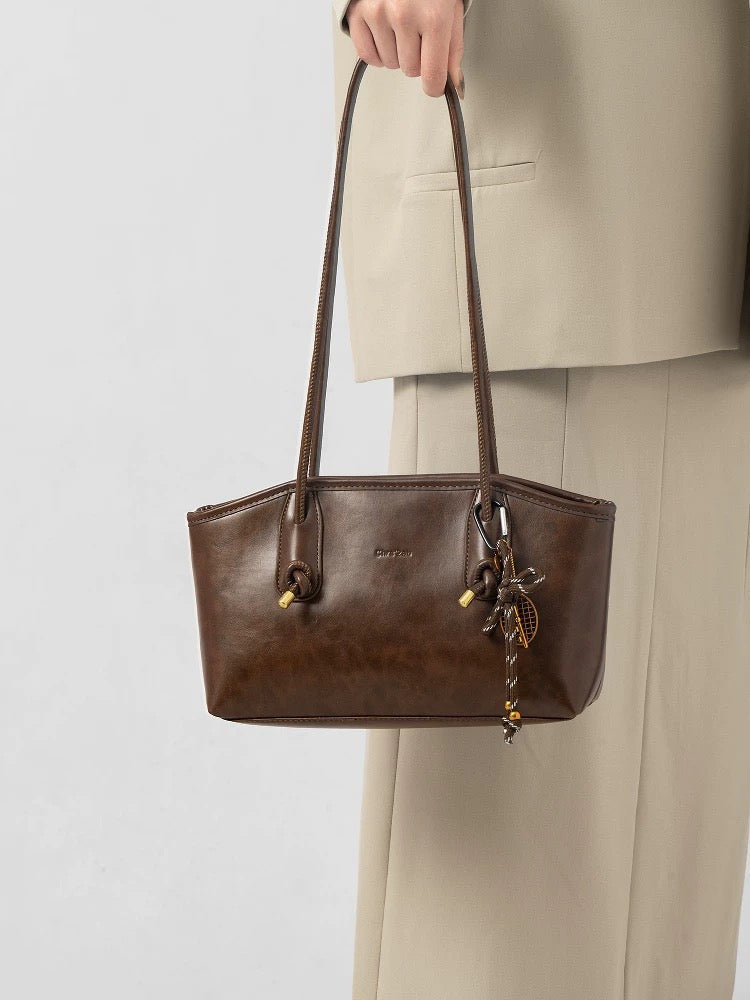 Bolso estructurado con asas largas