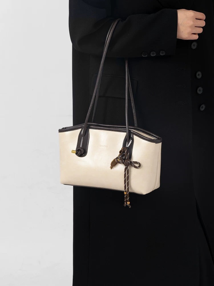 Bolso estructurado con asas largas