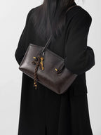 Bolso estructurado con asas largas