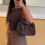 Bolso de piel y ante con herrajes dorados