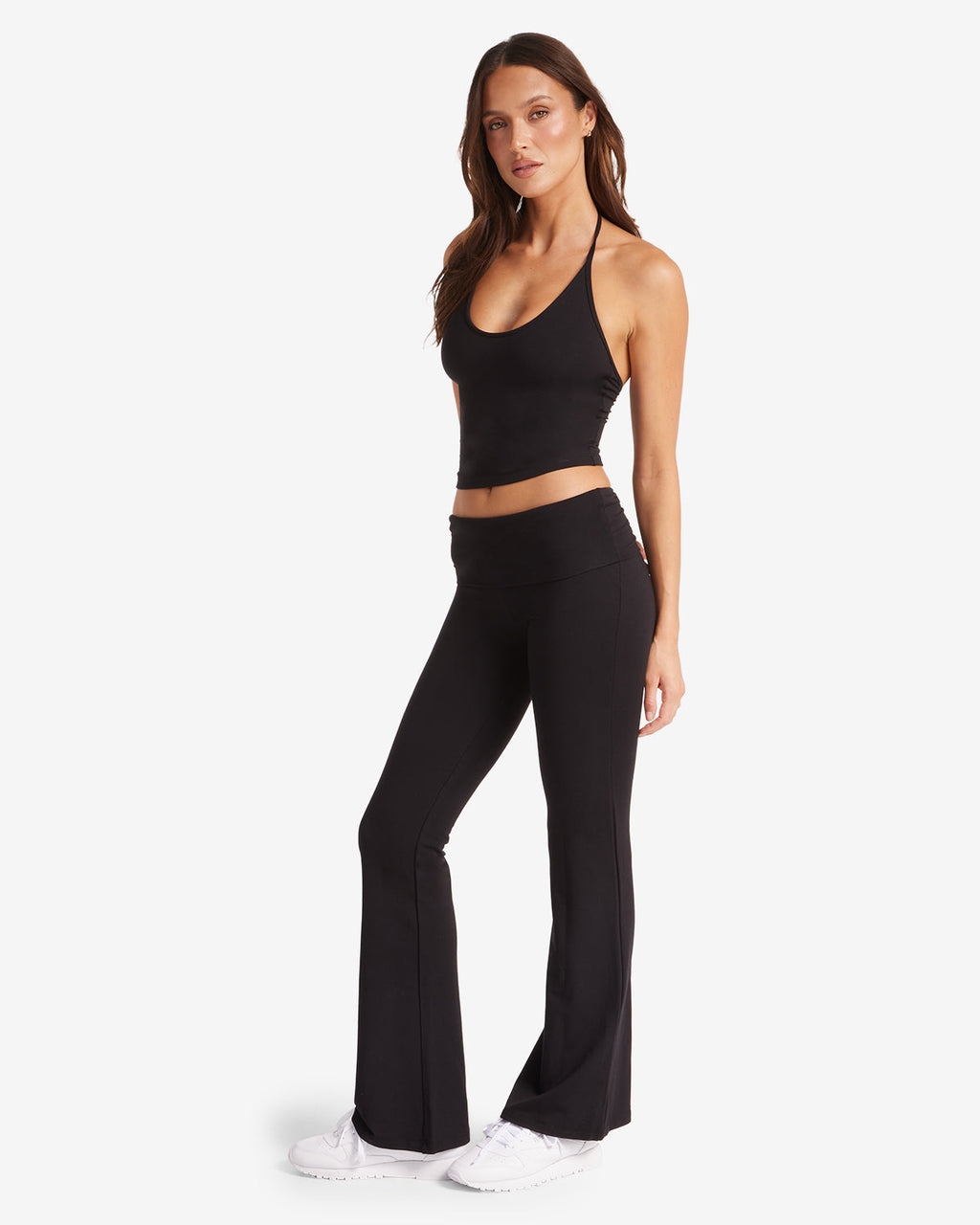Conjunto de top halter con sujetador integrado y leggings de campana