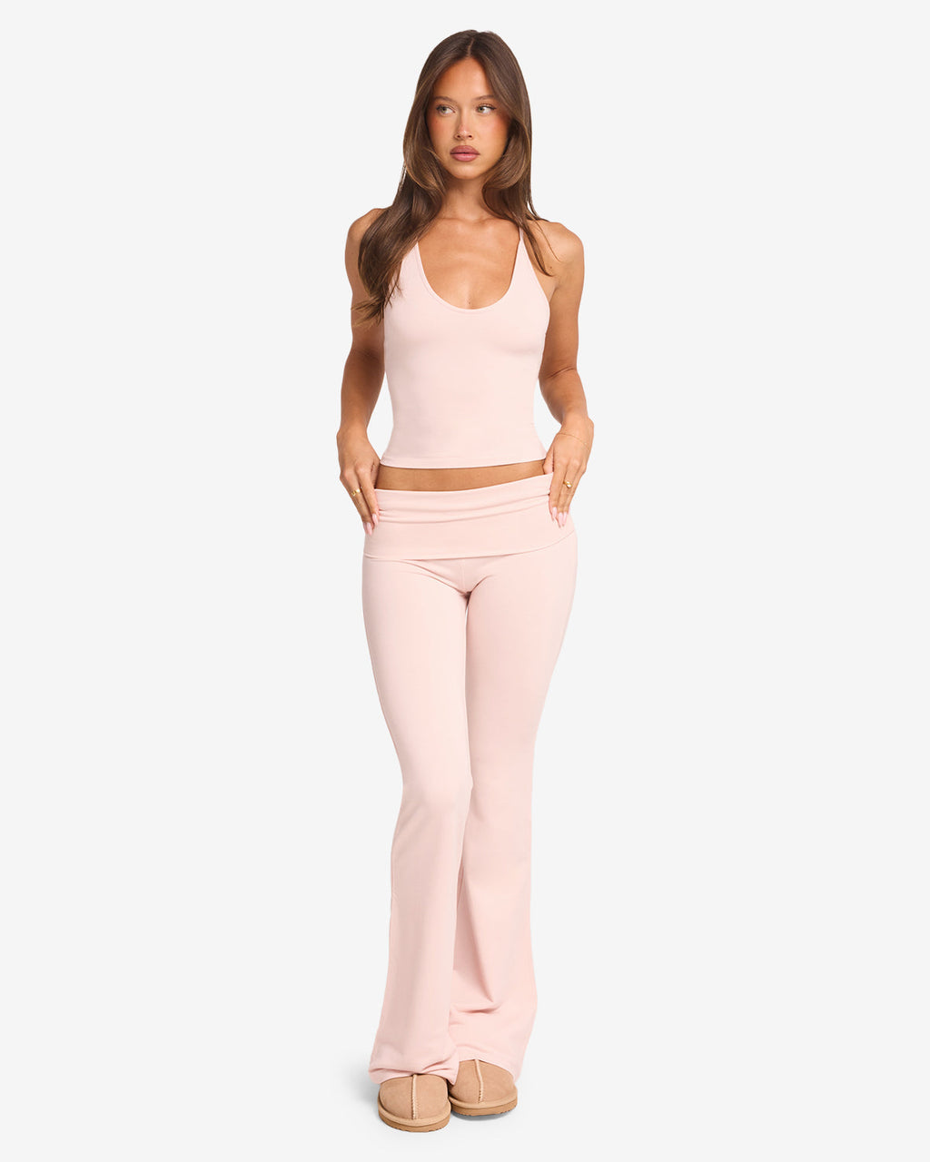 Conjunto de top halter con sujetador integrado y leggings de campana
