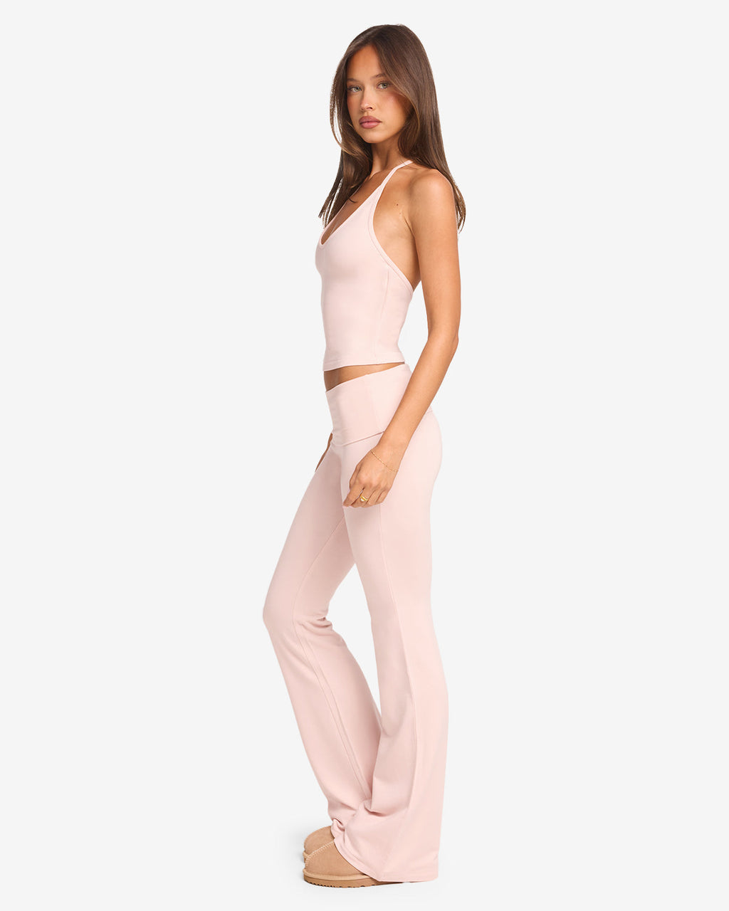 Conjunto de top halter con sujetador integrado y leggings de campana