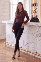 Body de malla con bordado floral y manga larga en chocolate