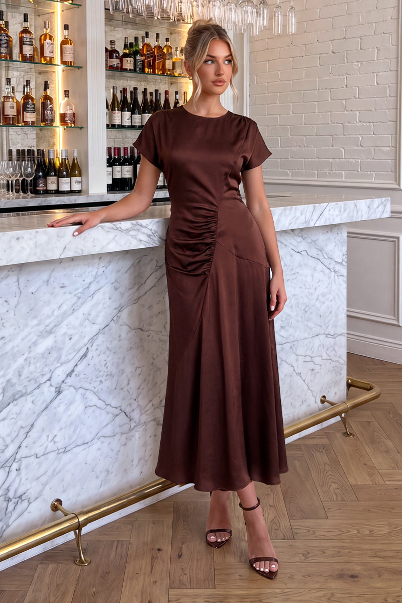 Vestido midi de satén con bajo asimétrico