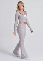 Conjunto de punto con chaqueta y pantalón acampanado