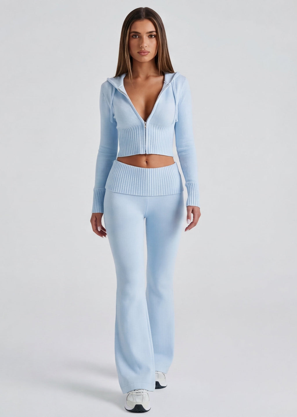 Conjunto de punto con chaqueta y pantalón acampanado