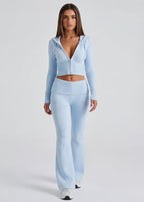 Conjunto de punto con chaqueta y pantalón acampanado