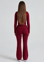 Conjunto de punto con chaqueta y pantalón acampanado