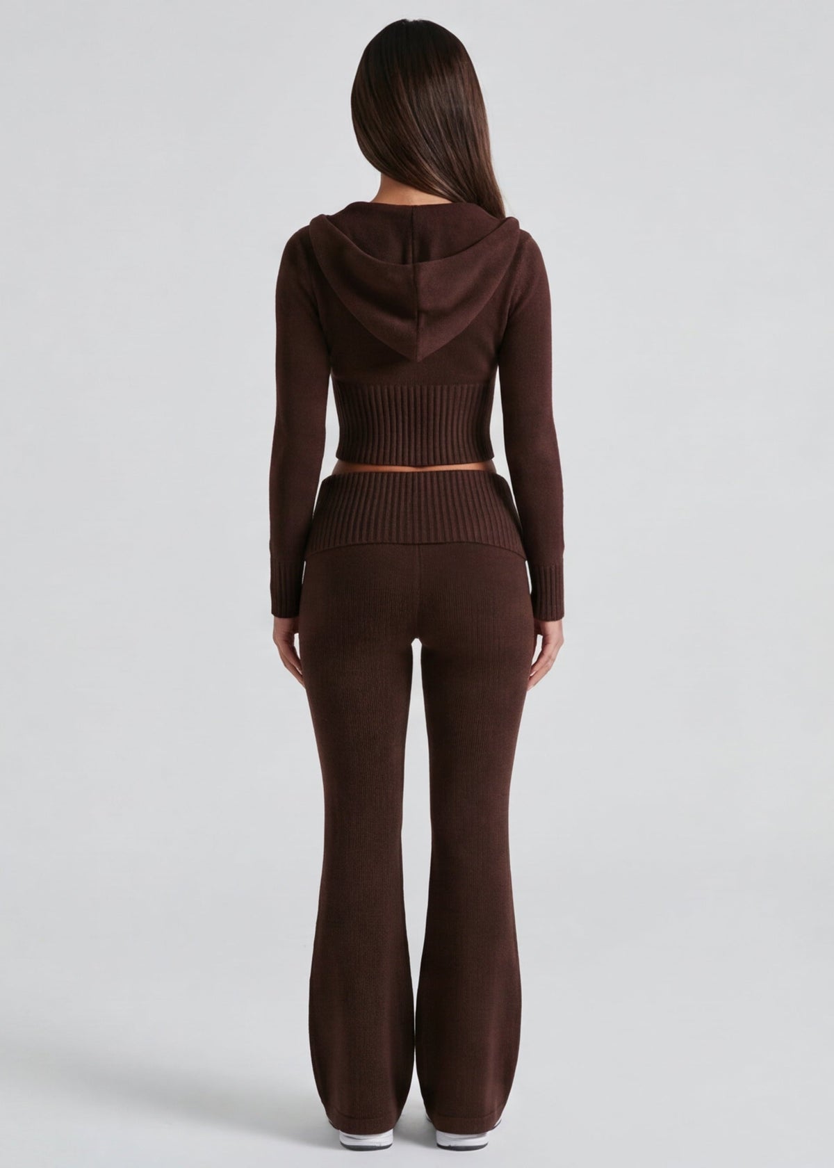 Conjunto de punto con chaqueta y pantalón acampanado