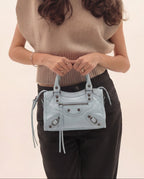 Bolso de piel pequeño con asa larga