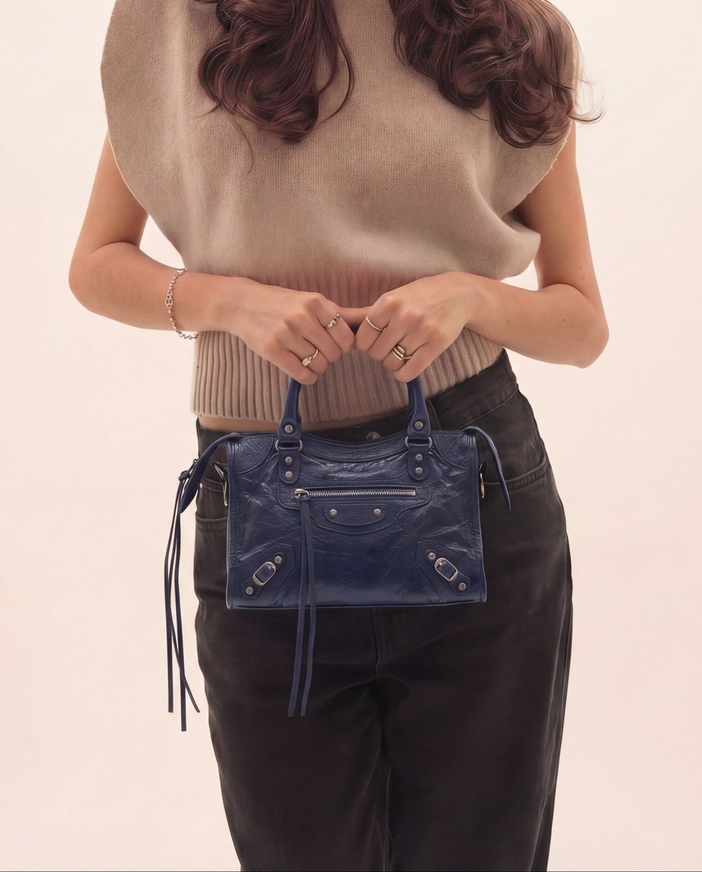 Bolso de piel pequeño con asa larga